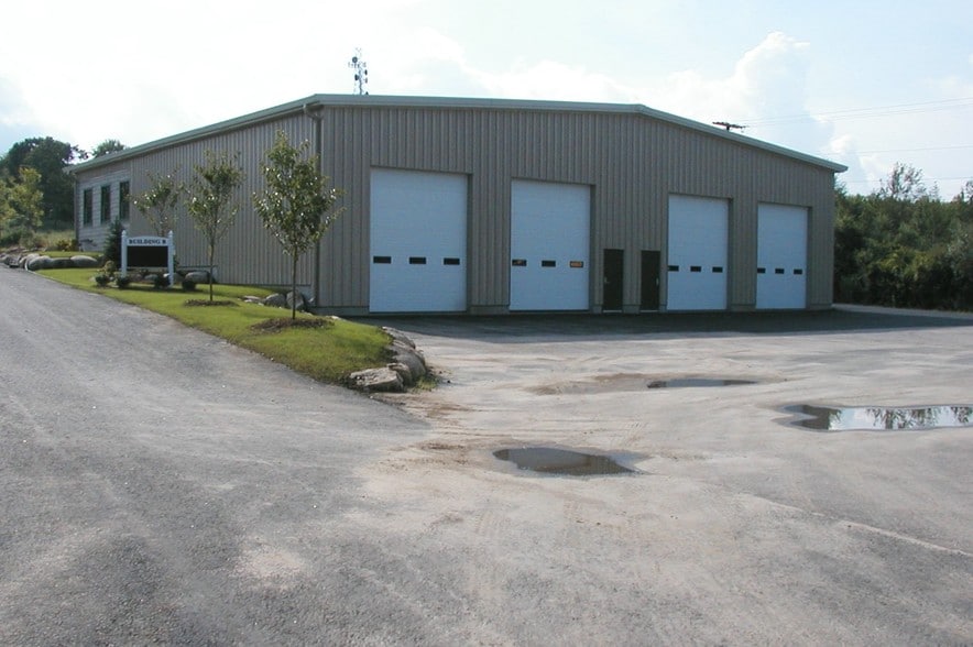 376 Dry Bridge Rd, North Kingstown, RI for lease - Building Photo - Image 3 of 3