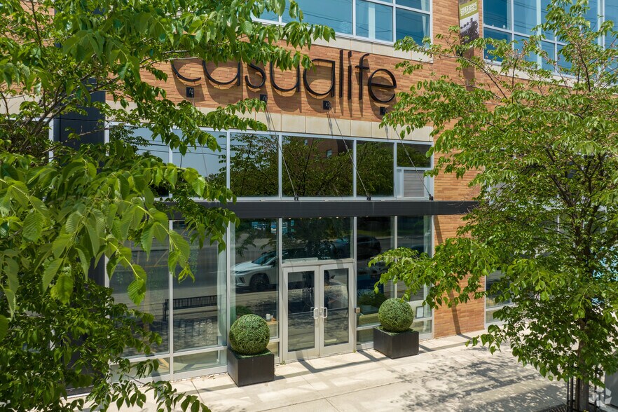 507 Lakeshore Rd E, Mississauga, ON à louer - Photo du bâtiment - Image 3 de 4