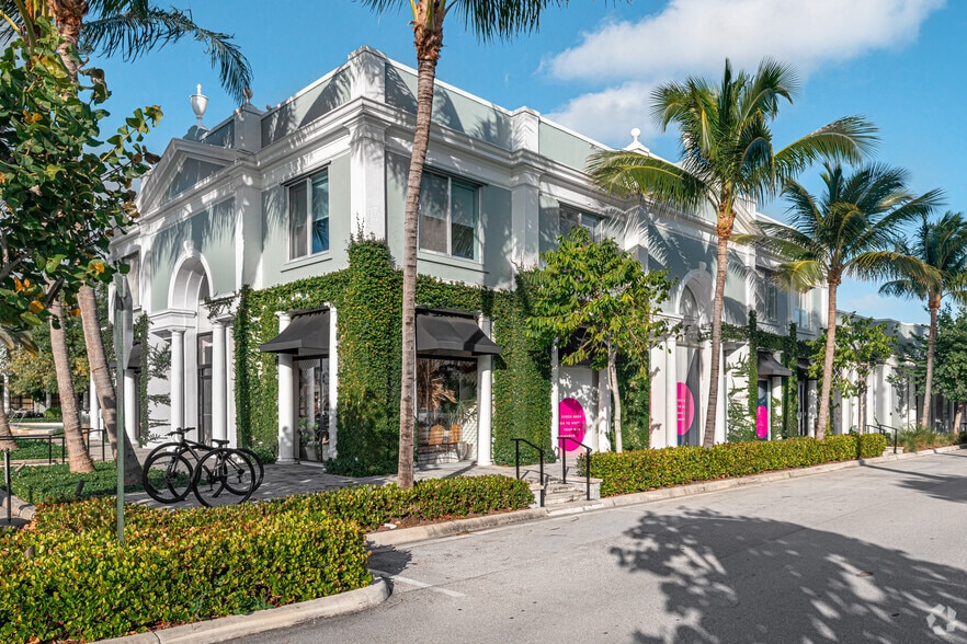 70 Royal Poinciana Plz, Palm Beach, FL à louer - Photo du bâtiment - Image 3 de 34