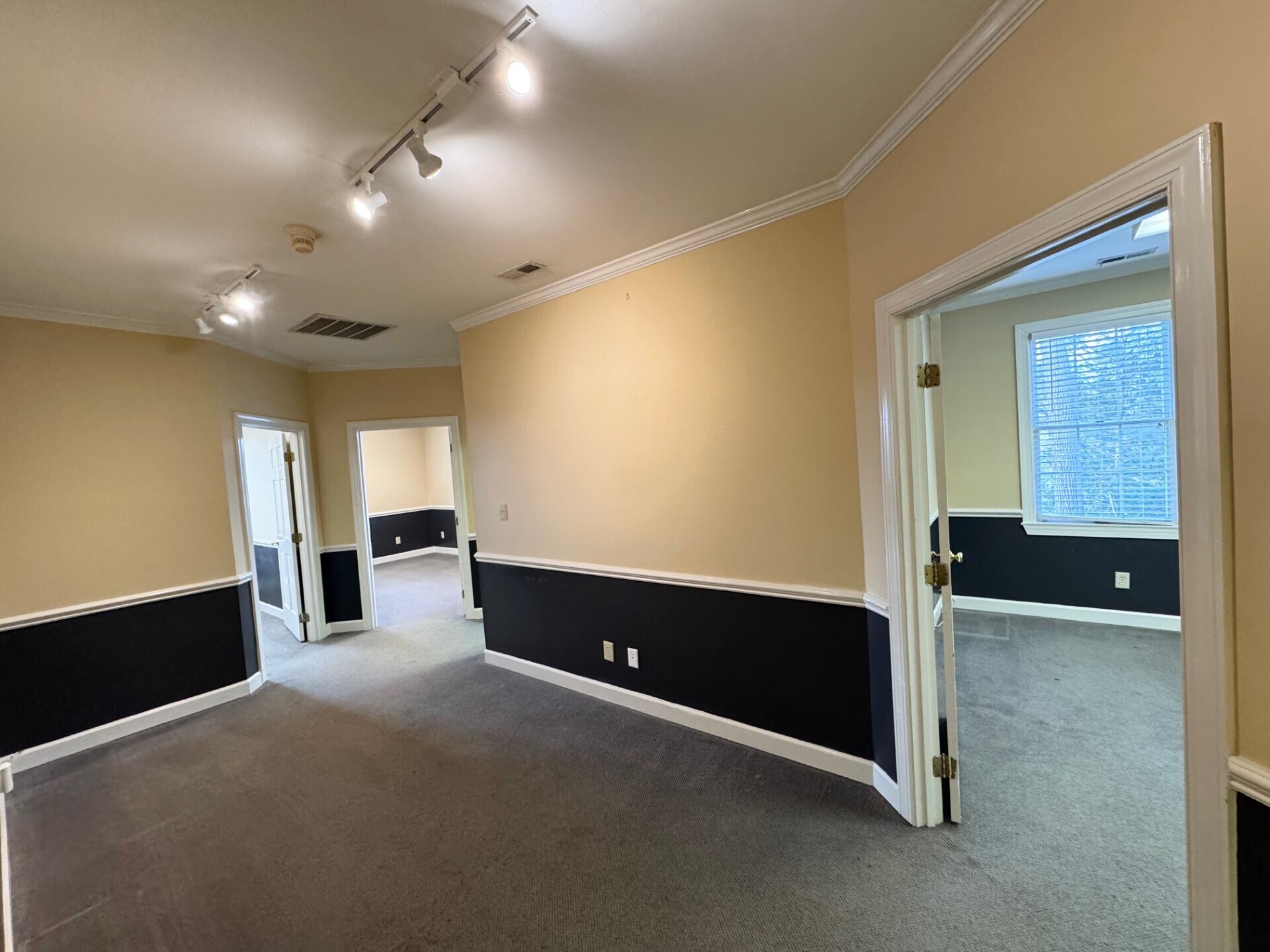 115 S Saint Marys St, Raleigh, NC à louer Photo intérieure- Image 1 de 9