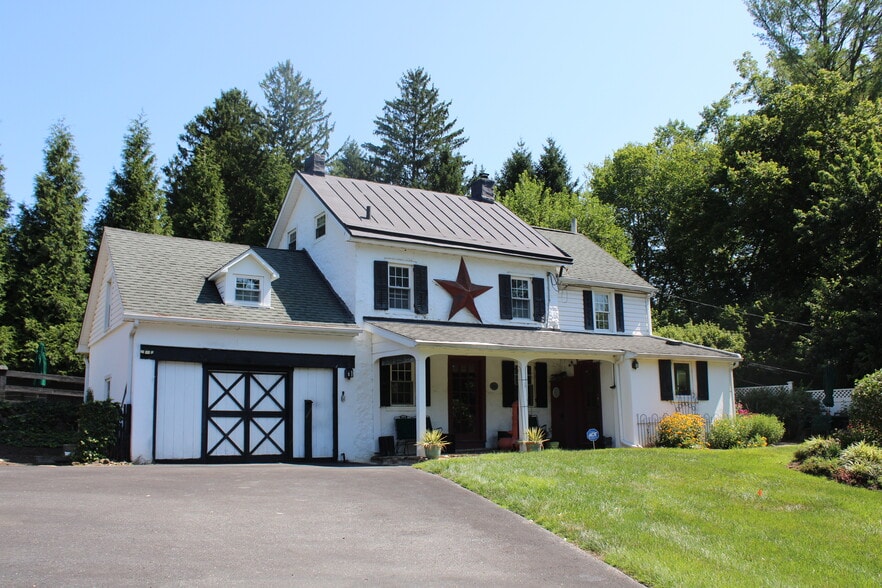 547 Baltimore Pike, Glen Mills, PA for sale - Primary Photo - Image 1 of 67