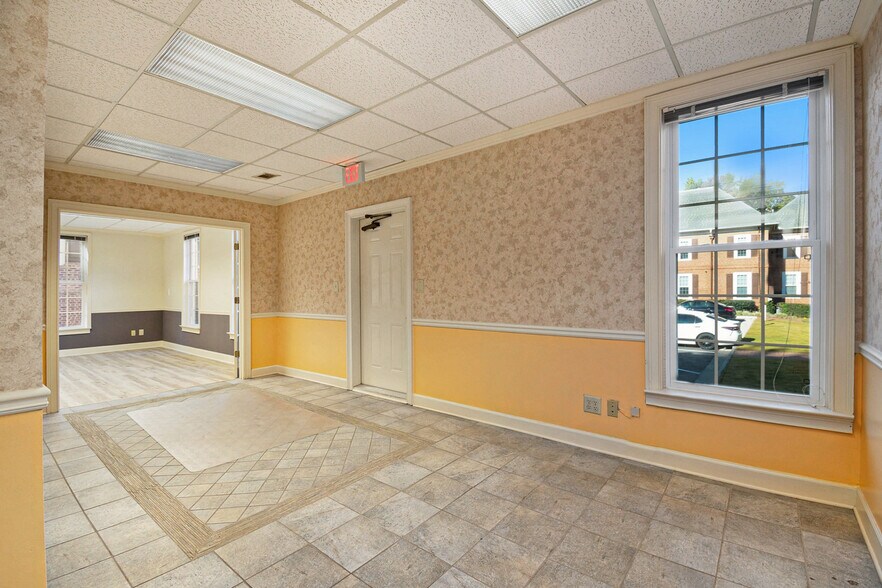 8385 Dunwoody Pl, Atlanta, GA for lease - Lobby - Image 2 of 17