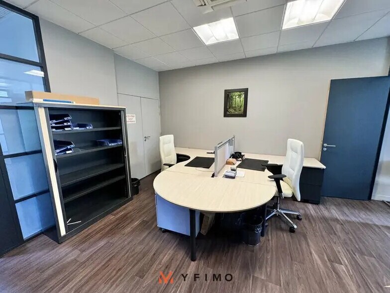 Office in Mantes-la-Jolie for lease - Interior Photo - Image 2 of 10