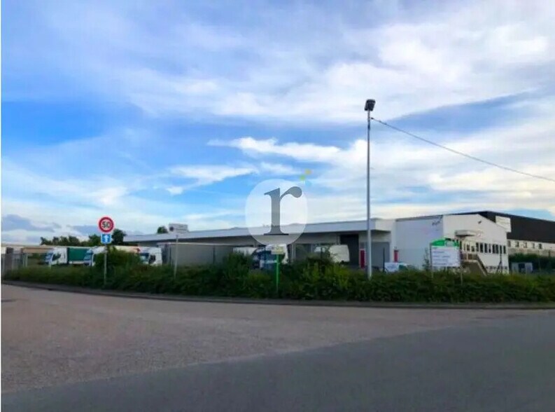 Bureau dans Fretin à louer - Photo du bâtiment - Image 1 de 4