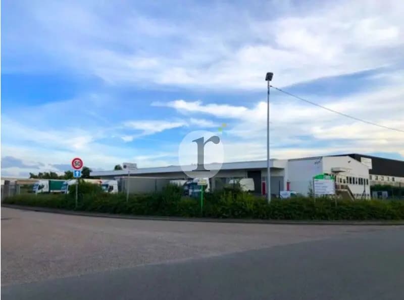 Office in Fretin for lease Building Photo- Image 1 of 5