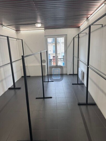 Retail in Paris for lease - Interior Photo - Image 2 of 6