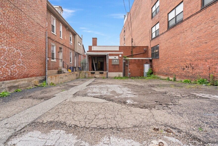 1825 Boulevard of the Allies, Pittsburgh, PA for lease - Building Photo - Image 2 of 22
