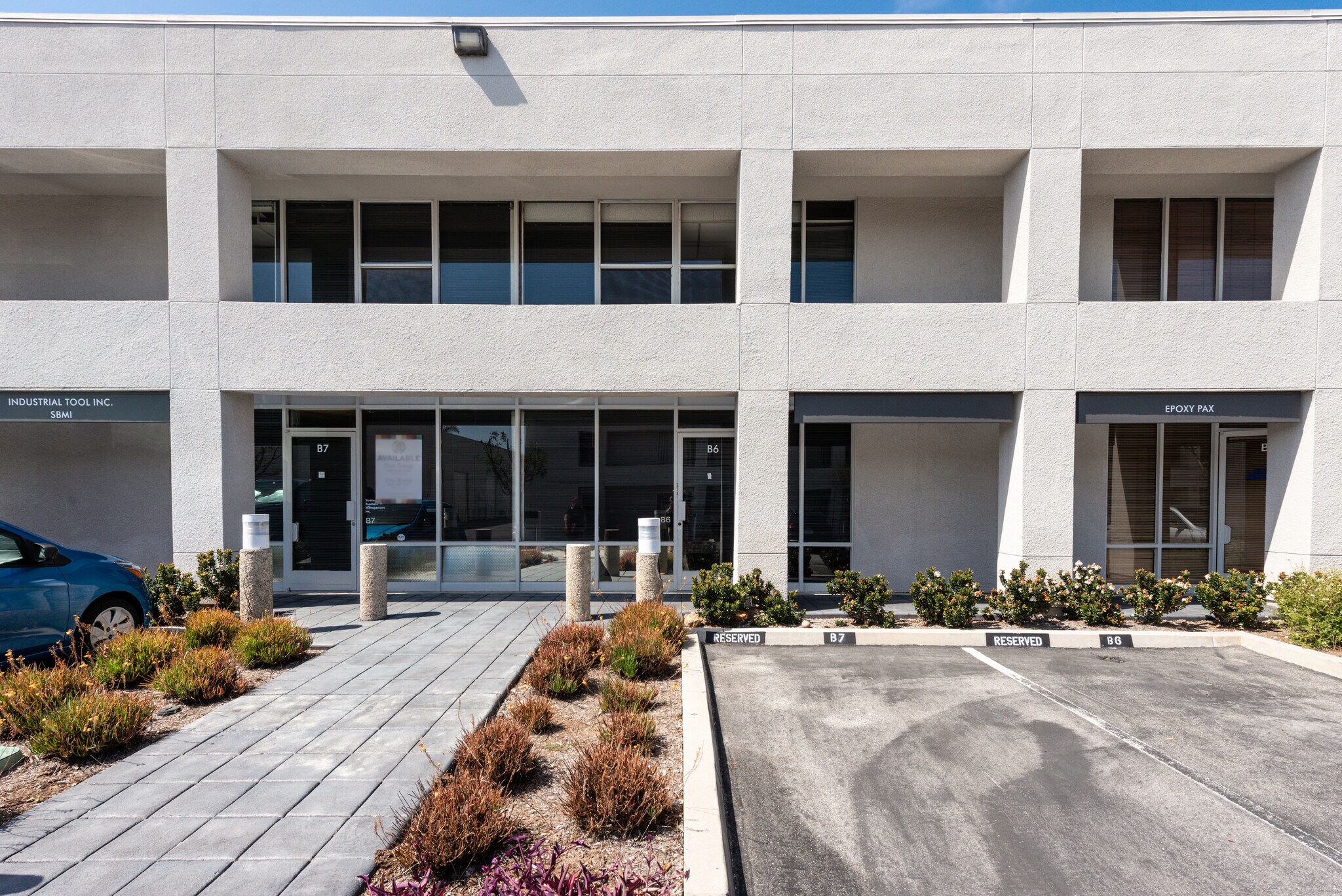 711 W 17th St, Costa Mesa, CA à louer Photo du bâtiment- Image 1 de 14