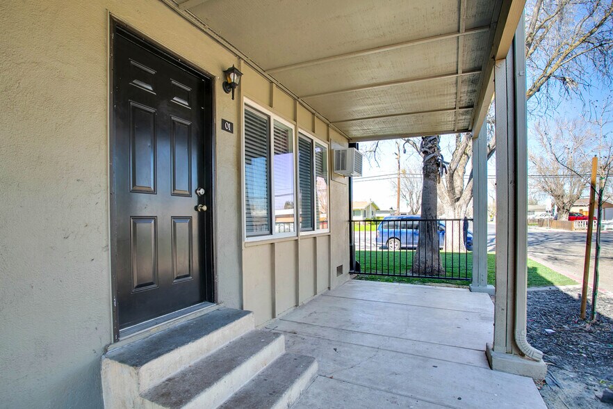 233 W I St, Los Banos, CA for sale - Building Photo - Image 2 of 22