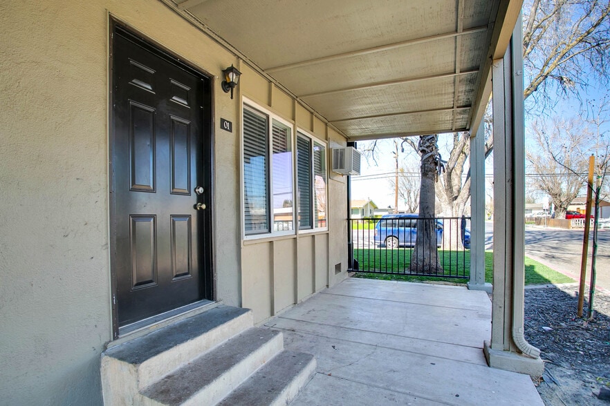 233 W I St, Los Banos, CA à vendre - Photo du bâtiment - Image 2 de 22