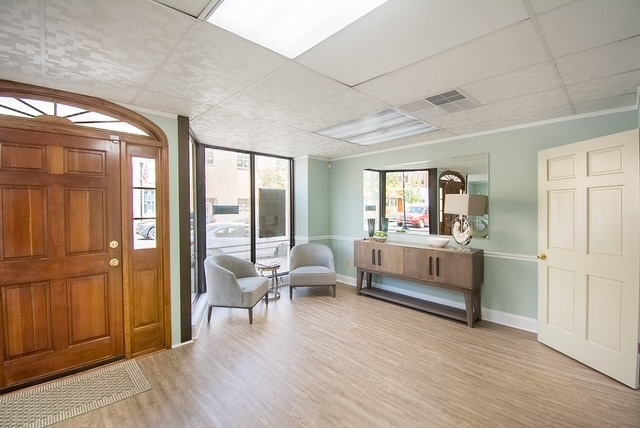 219 W Main Ave, Gastonia, NC à louer - Hall d’entrée - Image 3 de 16