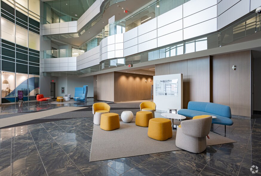 23 Sunpark Dr SE, Calgary, AB à louer - Photo intérieure - Image 3 de 10