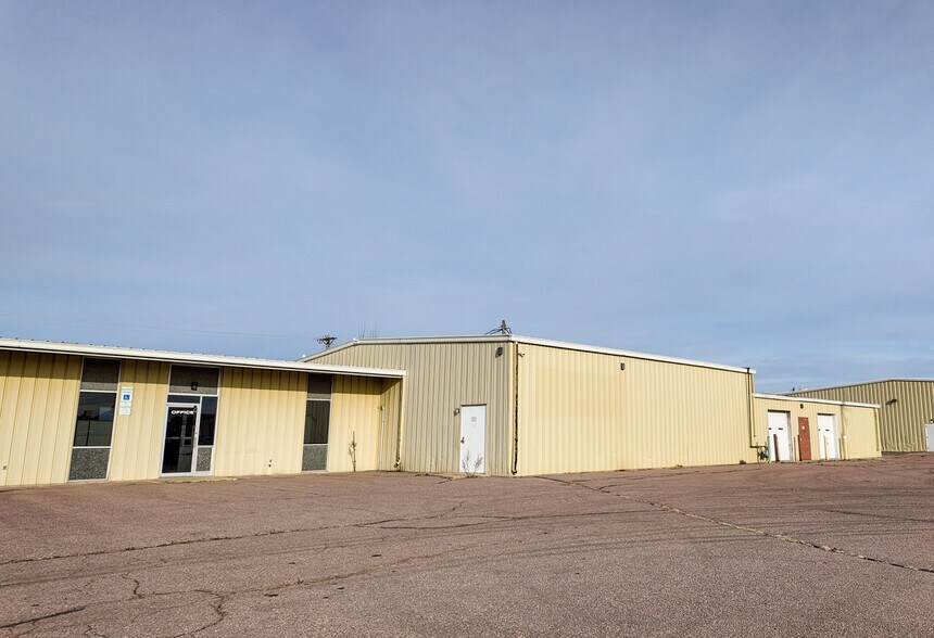 1409 N K Ave, Sioux Falls, SD à louer - Photo du bâtiment - Image 2 de 8