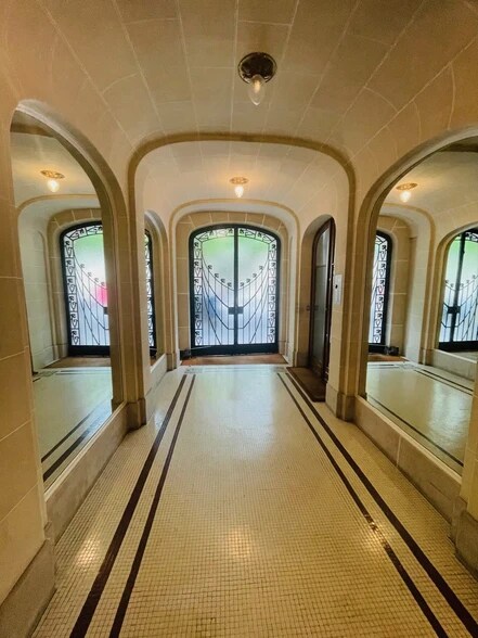 19 Boulevard Delessert, Paris for sale - Lobby - Image 2 of 2