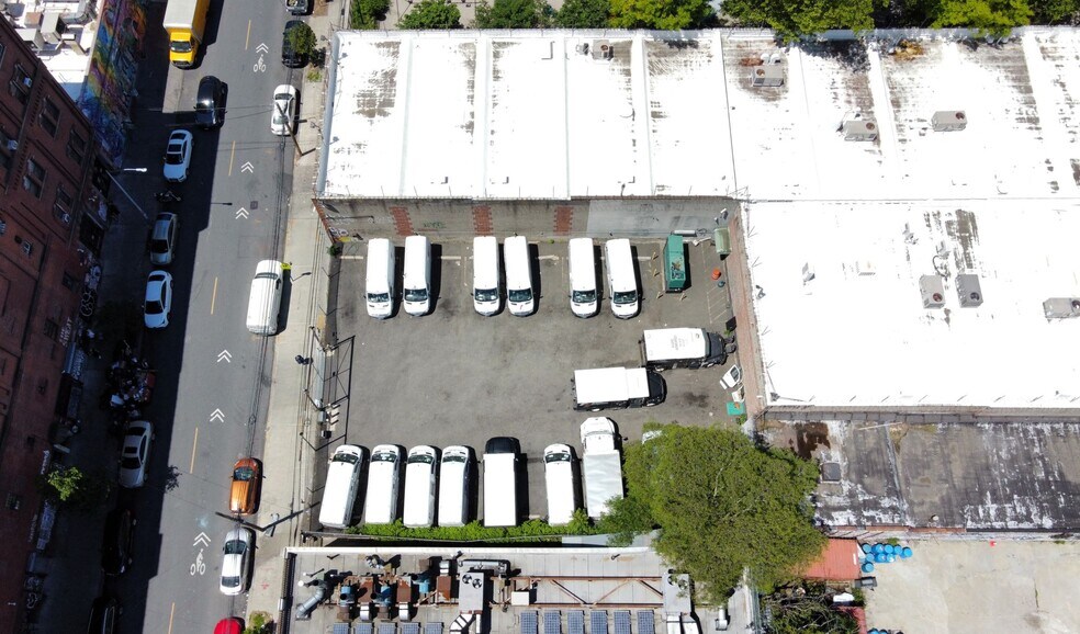 253-257 Meserole St, Brooklyn, NY à vendre - Photo du bâtiment - Image 3 de 14