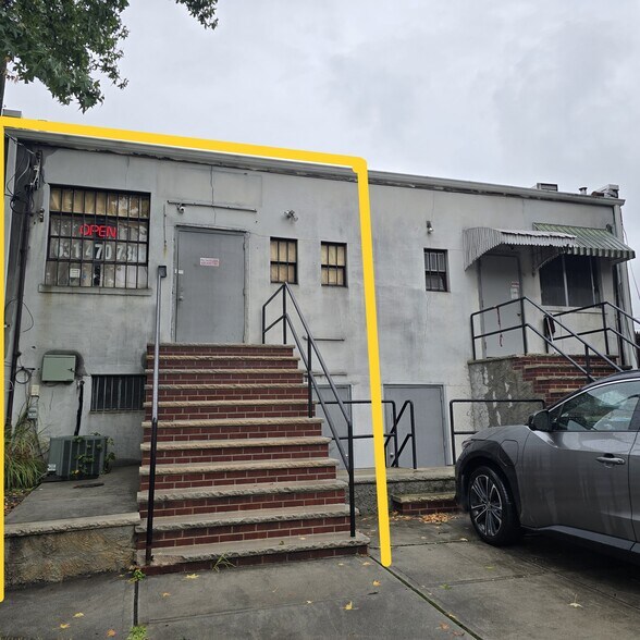 704 Walt Whitman Rd, Melville, NY à louer - Photo du bâtiment - Image 3 de 3