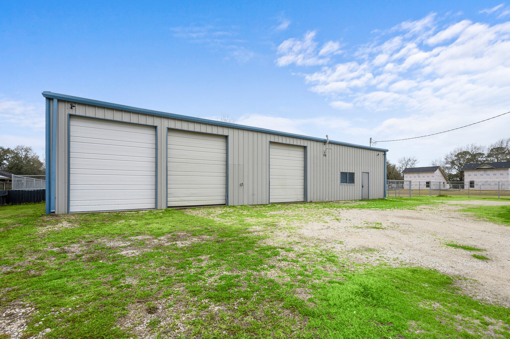 1008 Belton Ln, Anahuac, TX for lease Building Photo- Image 1 of 17