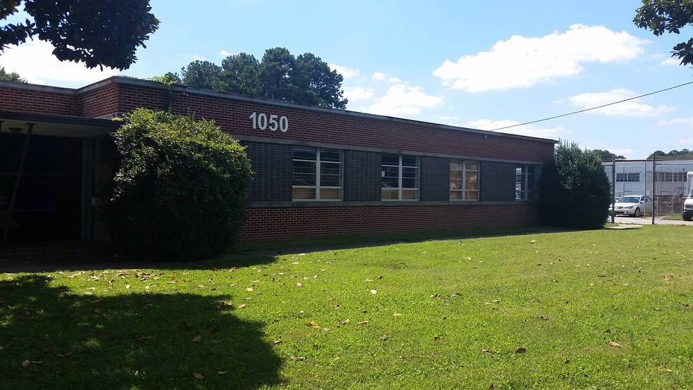 1050 Oakleigh Dr, East Point, GA for lease - Building Photo - Image 2 of 3