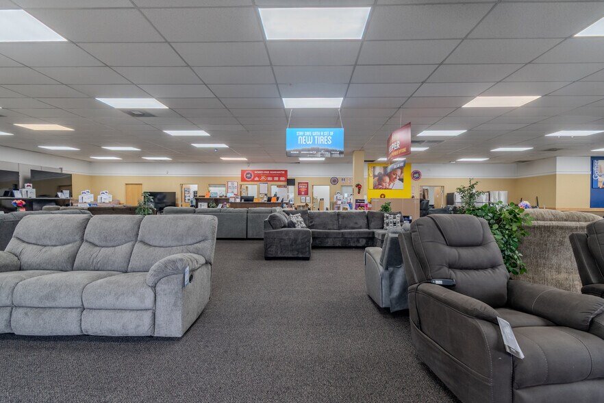 925 N Central Ave, Medford, OR à vendre - Photo du bâtiment - Image 2 de 4