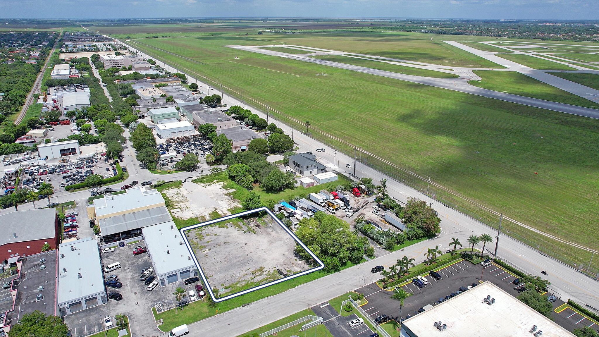 13700 SW 145th Ct, Miami, FL à louer Photo principale- Image 1 de 6