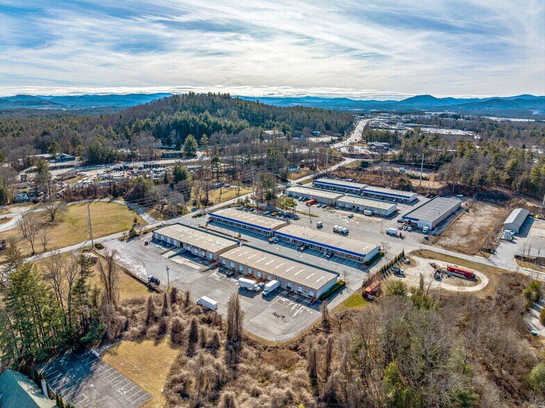 44 Buck Shoals Rd, Arden, NC à louer - Photo du bâtiment - Image 2 de 22