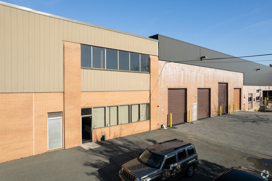 99 Murray Hill Pky, East Rutherford, NJ for lease - Building Photo - Image 3 of 10