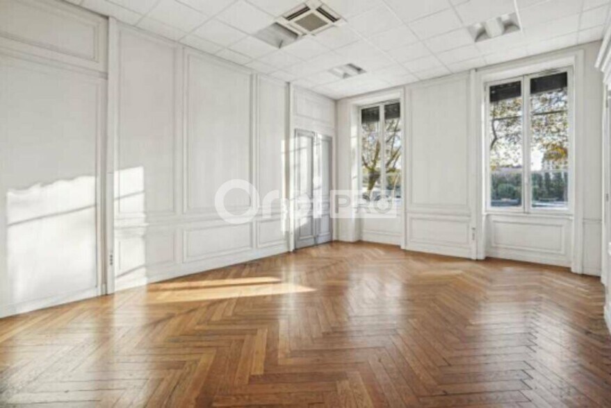 3 Quai Jean Moulin, Lyon for lease - Interior Photo - Image 2 of 9