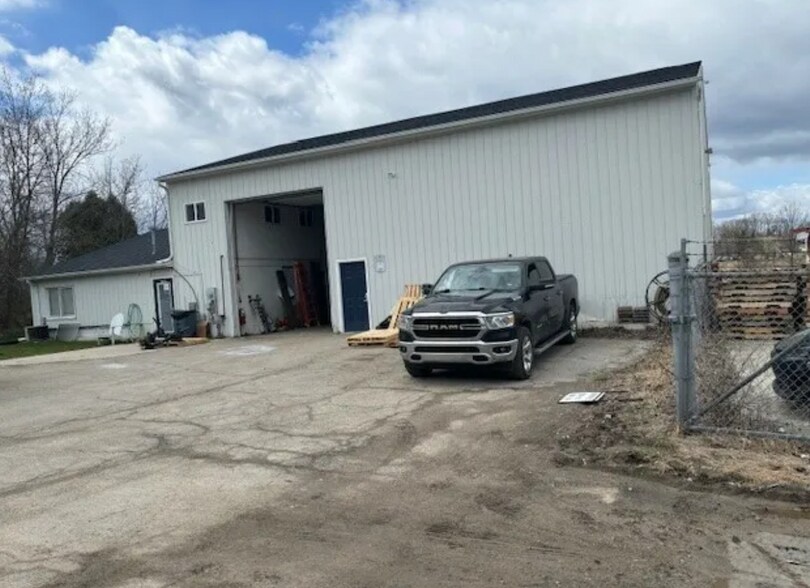 6780 Whitmore Lake Rd, Whitmore Lake, MI à vendre - Photo du bâtiment - Image 3 de 13