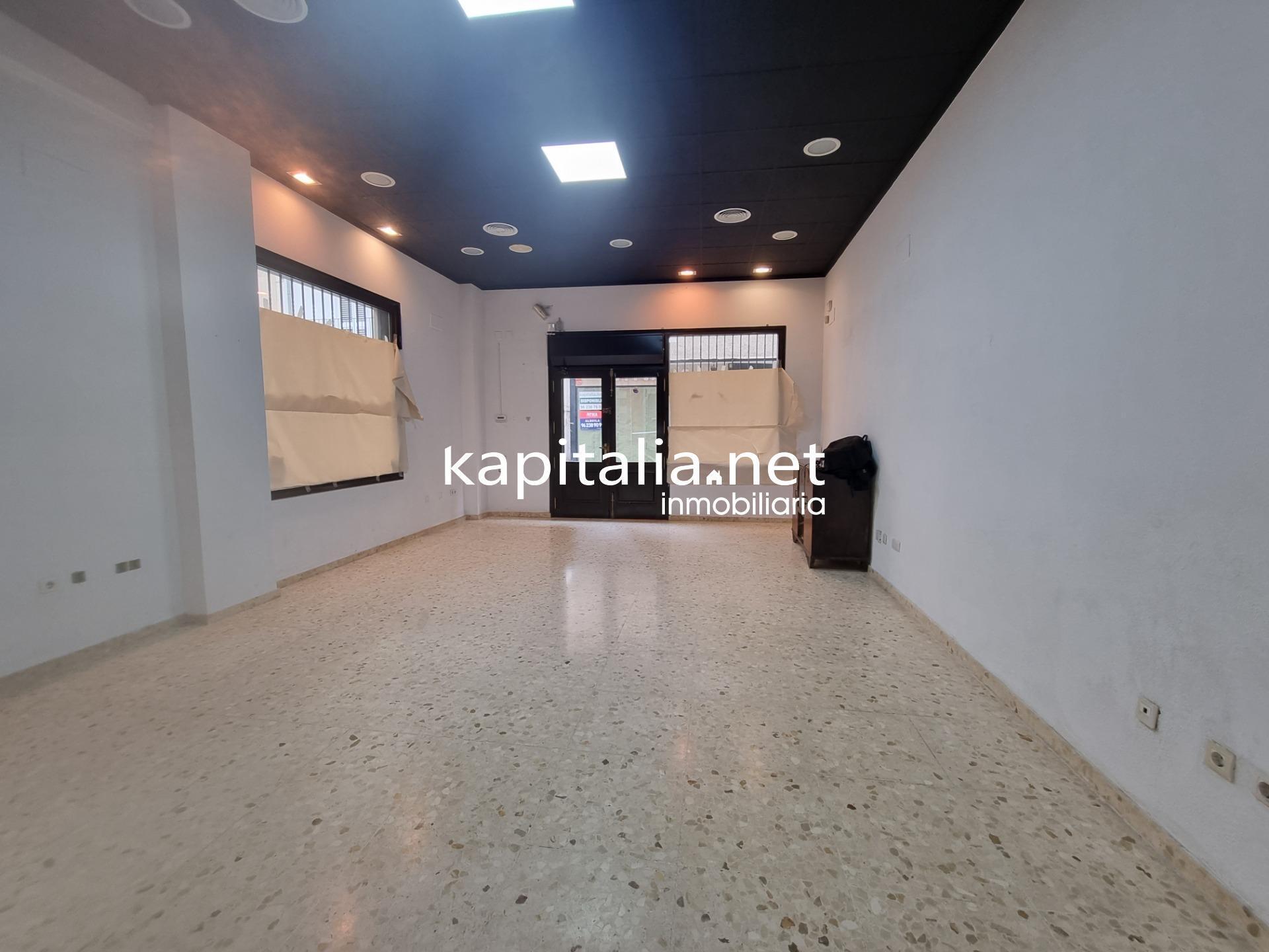 Retail in Ontinyent, Valencia for lease Building Photo- Image 1 of 8
