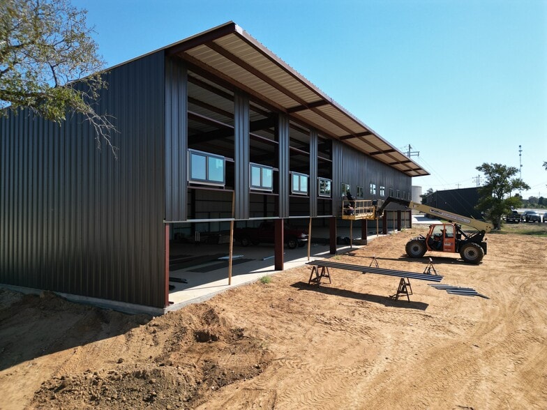 450 Hwy 290 E, Elgin, TX à louer - Photo du bâtiment - Image 3 de 14