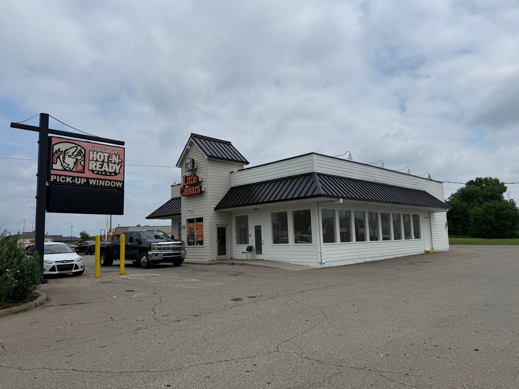 10834 Hamilton Ave, Cincinnati, OH for lease Building Photo- Image 1 of 8