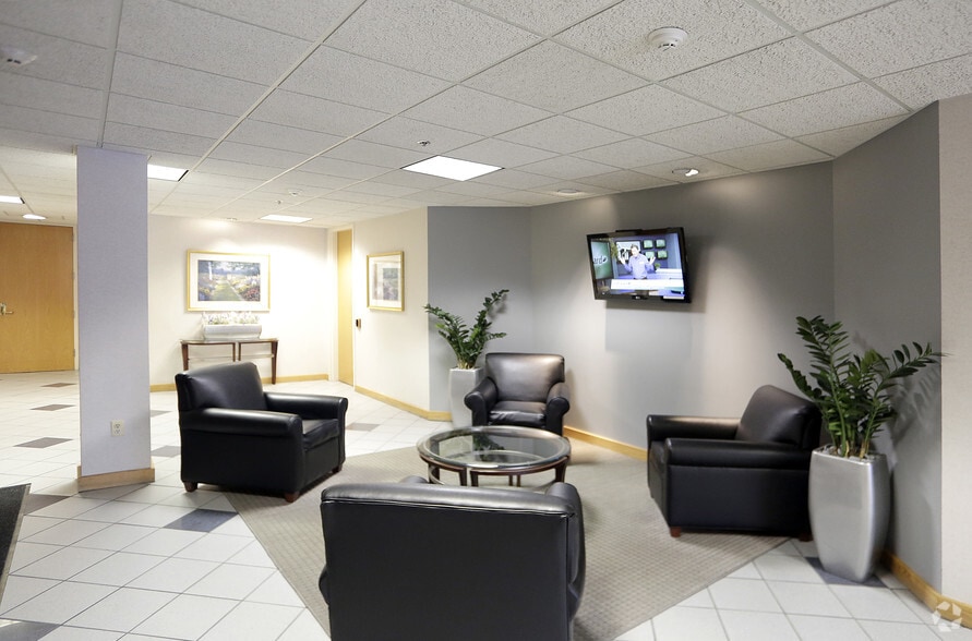 1 Tara Blvd, Nashua, NH for lease - Lobby - Image 2 of 8