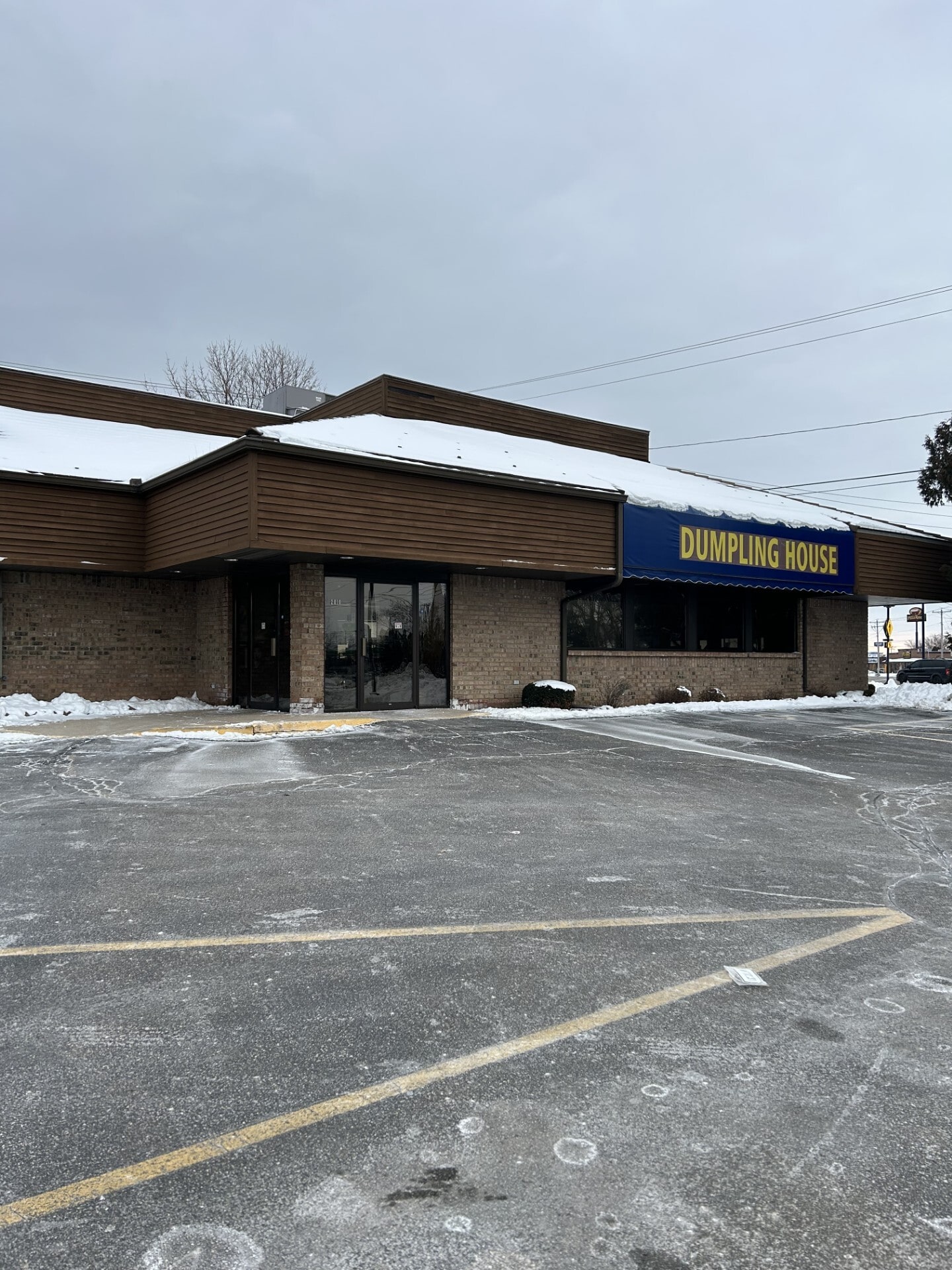 2010 W 9th Ave, Oshkosh, WI for lease Building Photo- Image 1 of 3