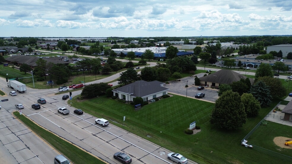 2985 Voyager Dr, Green Bay, WI for sale - Building Photo - Image 2 of 3