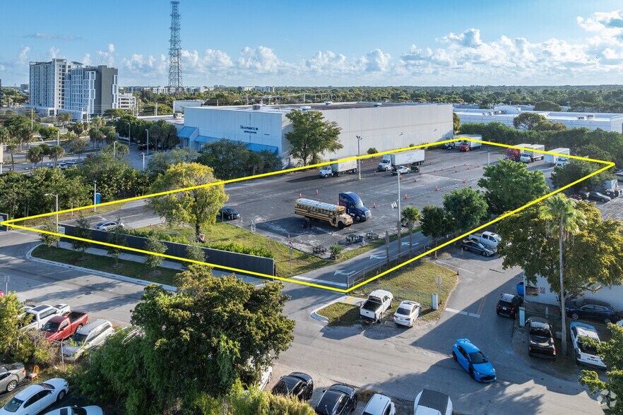 18645 SW 103rd Ct, Miami, FL à louer - Photo du bâtiment - Image 1 de 17