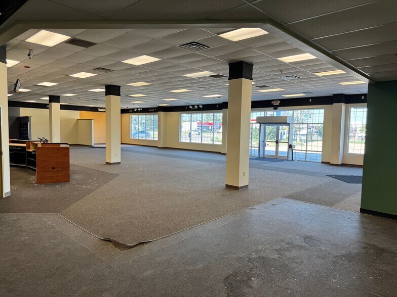 1418 E 4th Ave, Hutchinson, KS à louer - Photo du bâtiment - Image 3 de 11