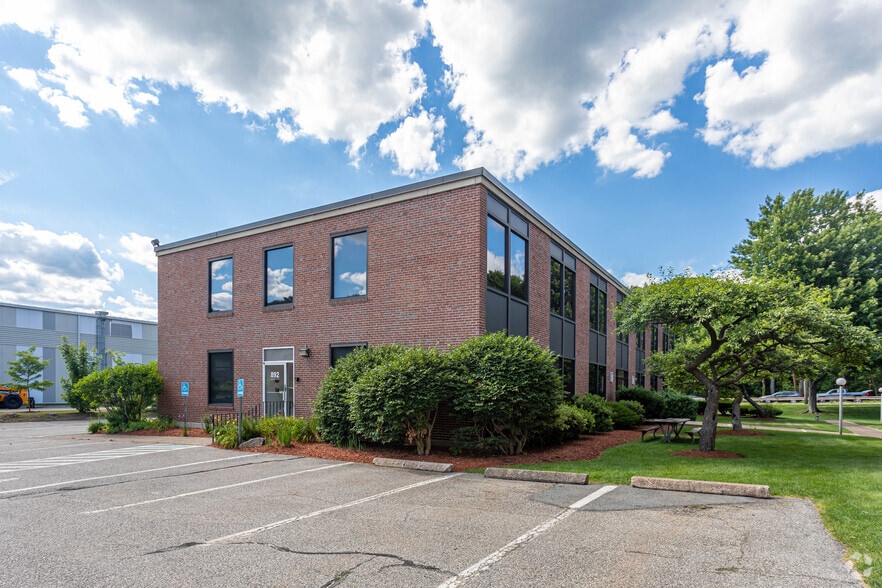 892 Worcester St, Wellesley, MA for lease - Building Photo - Image 3 of 3