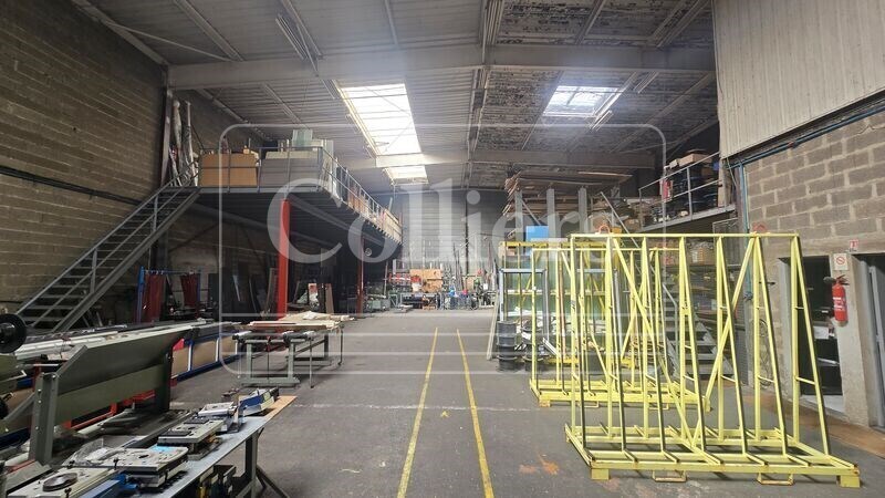 Flex in Aubagne for lease - Interior Photo - Image 2 of 7