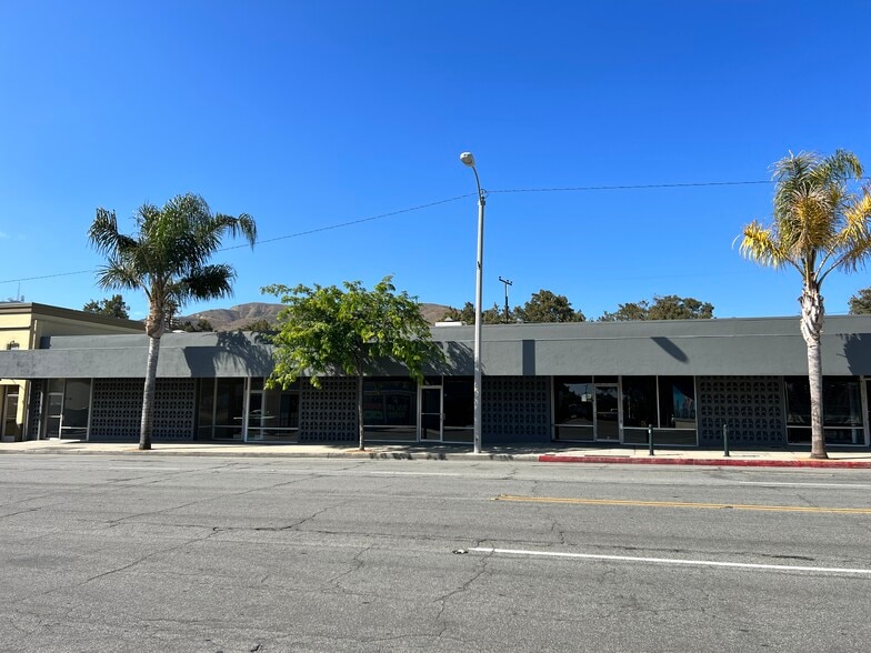 2365-2393 E Main St, Ventura, CA à louer - Photo du bâtiment - Image 1 de 4