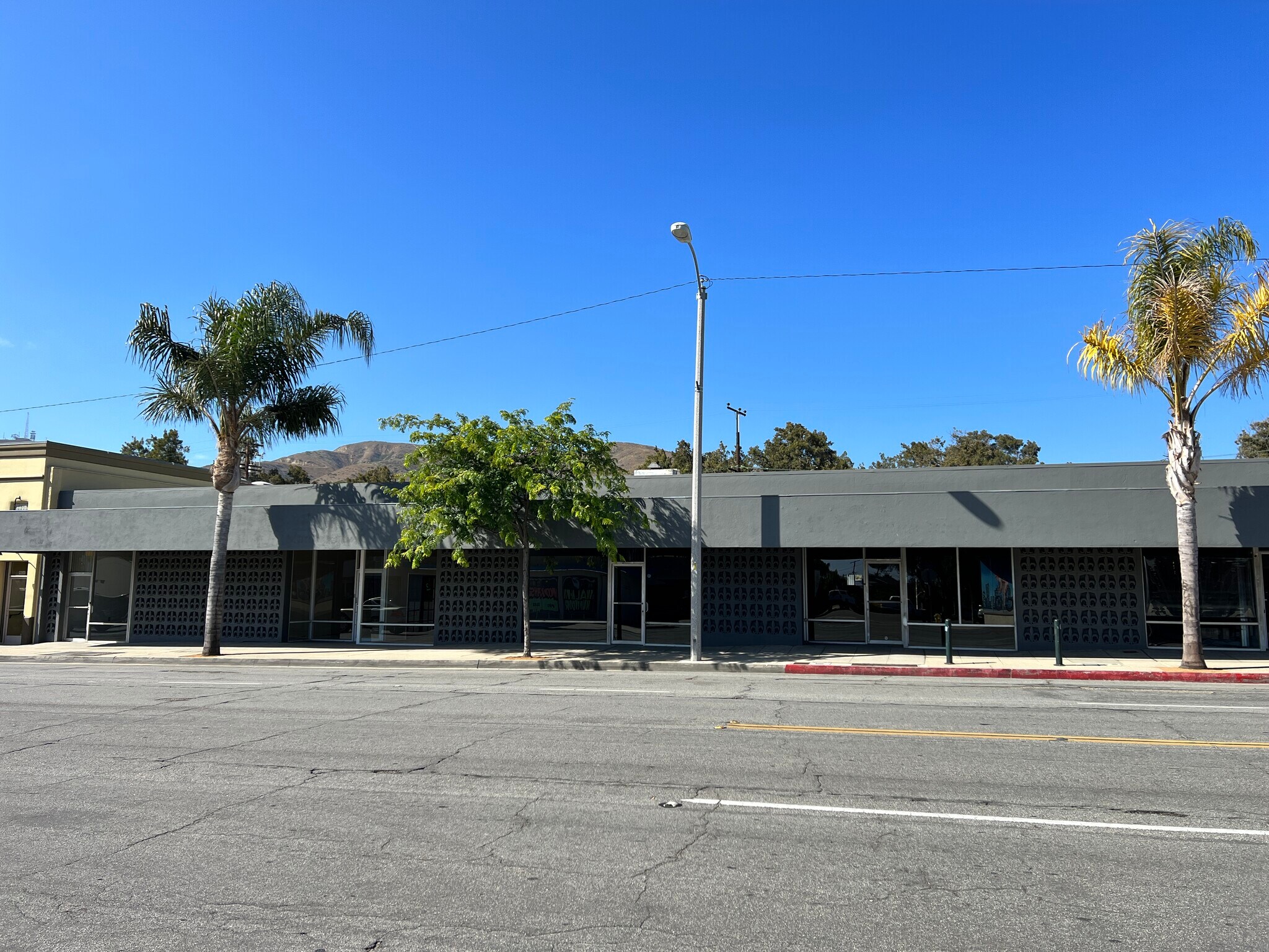 2365-2393 E Main St, Ventura, CA à louer Photo du bâtiment- Image 1 de 5
