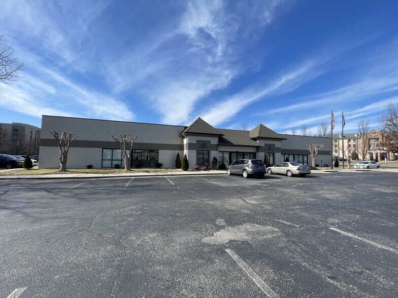 5060 Valley View Blvd NW, Roanoke, VA for lease - Building Photo - Image 1 of 16