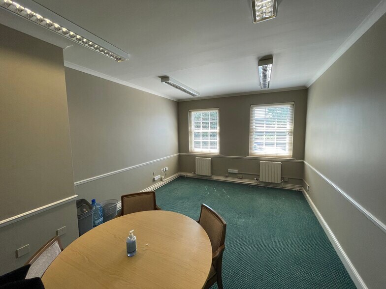 10 St Ann St, Salisbury à louer - Photo du bâtiment - Image 3 de 6