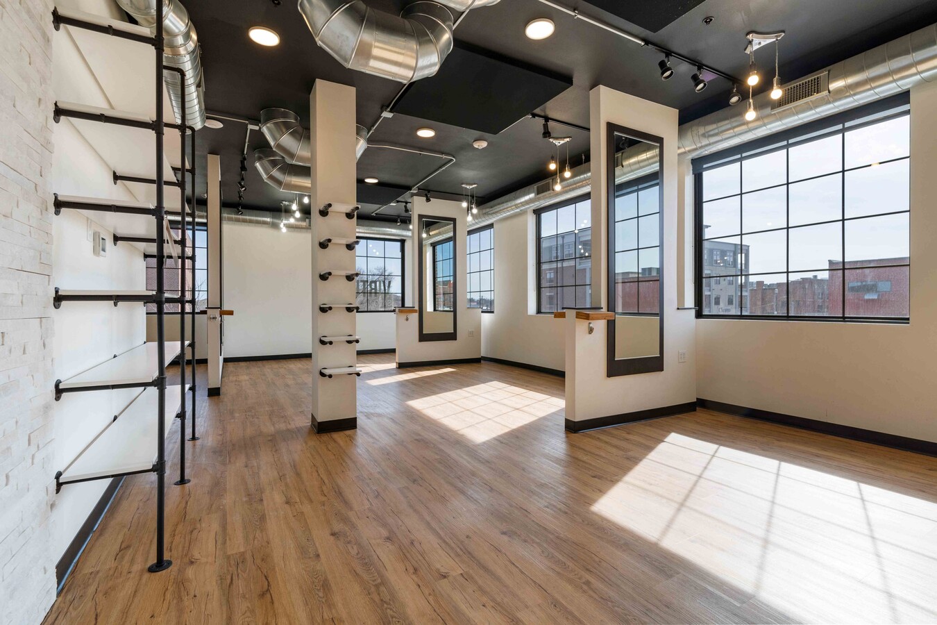 420 12th Ave SE, Cedar Rapids, IA 52401 - Unit 200 -  - Interior Photo - Image 1 of 12