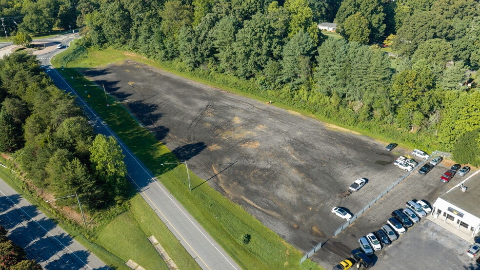 3196 Peters Creek Pky, Winston-Salem, NC for sale - Aerial - Image 2 of 6