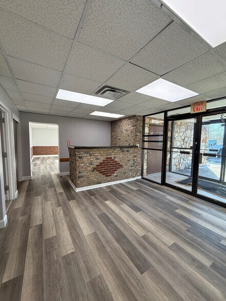 35 Carlough Rd, Bohemia, NY à louer - Photo principale - Image 1 de 15