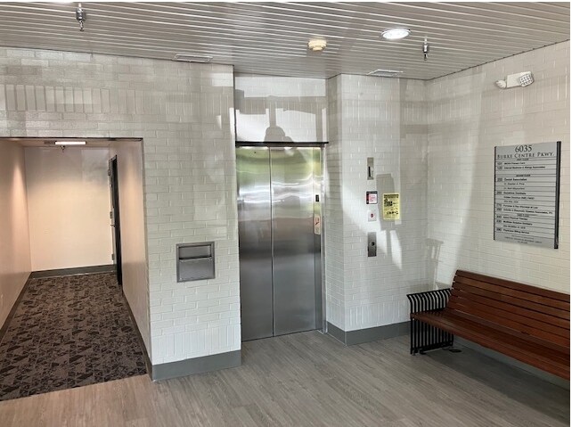 6035 Burke Centre Pky, Burke, VA for lease - Interior Photo - Image 2 of 31