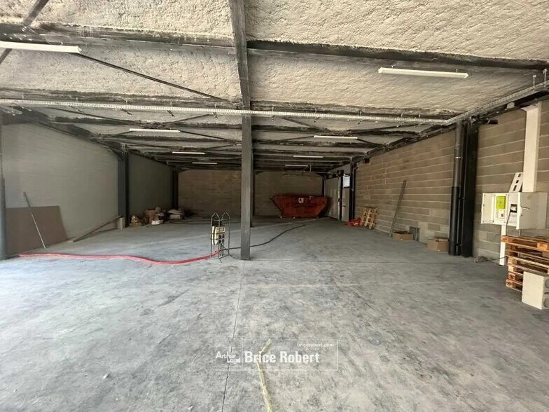 Local d'activités dans Décines-Charpieu à vendre - Photo intérieure - Image 3 de 6