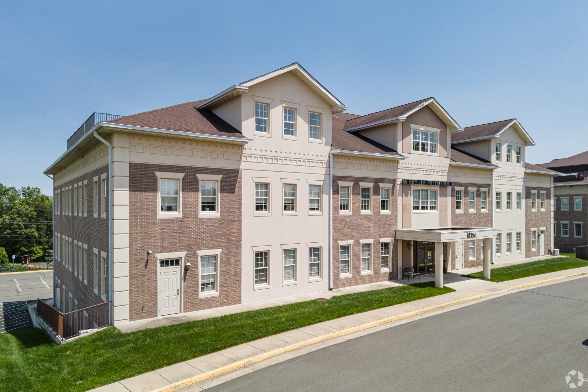 18354 Quantico Gateway Dr, Triangle, VA for lease Primary Photo- Image 1 of 10