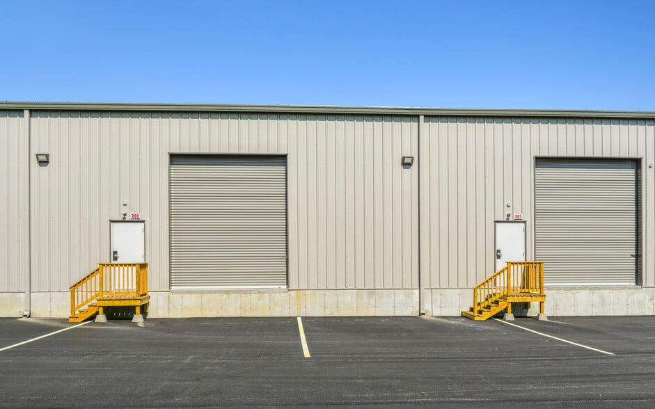 18 Patriot Way, Somersworth, NH for lease - Building Photo - Image 3 of 5