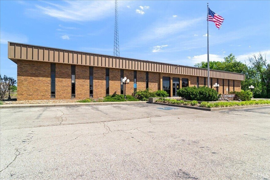 903 Morton st, Oakland City, IN à vendre - Photo principale - Image 1 de 18